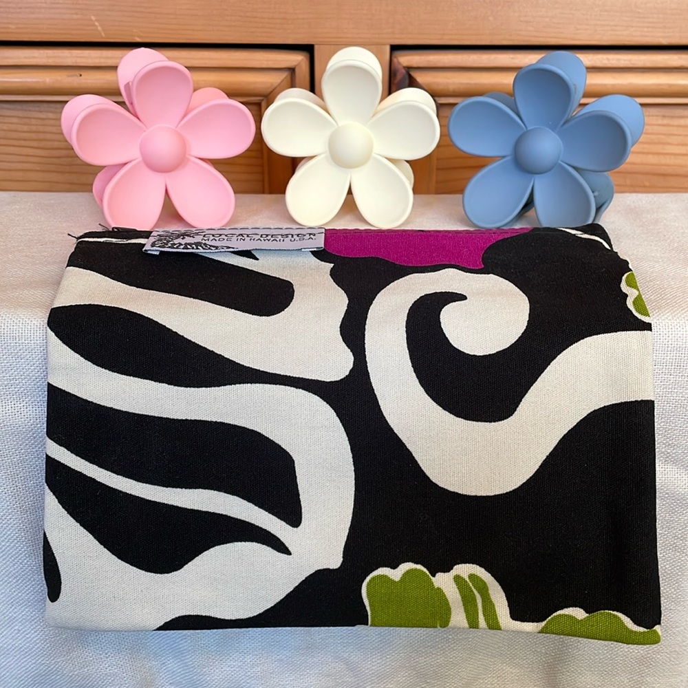 New! 4-item set: 3 flower hair clips & Local Design Made in HI zippered pouch